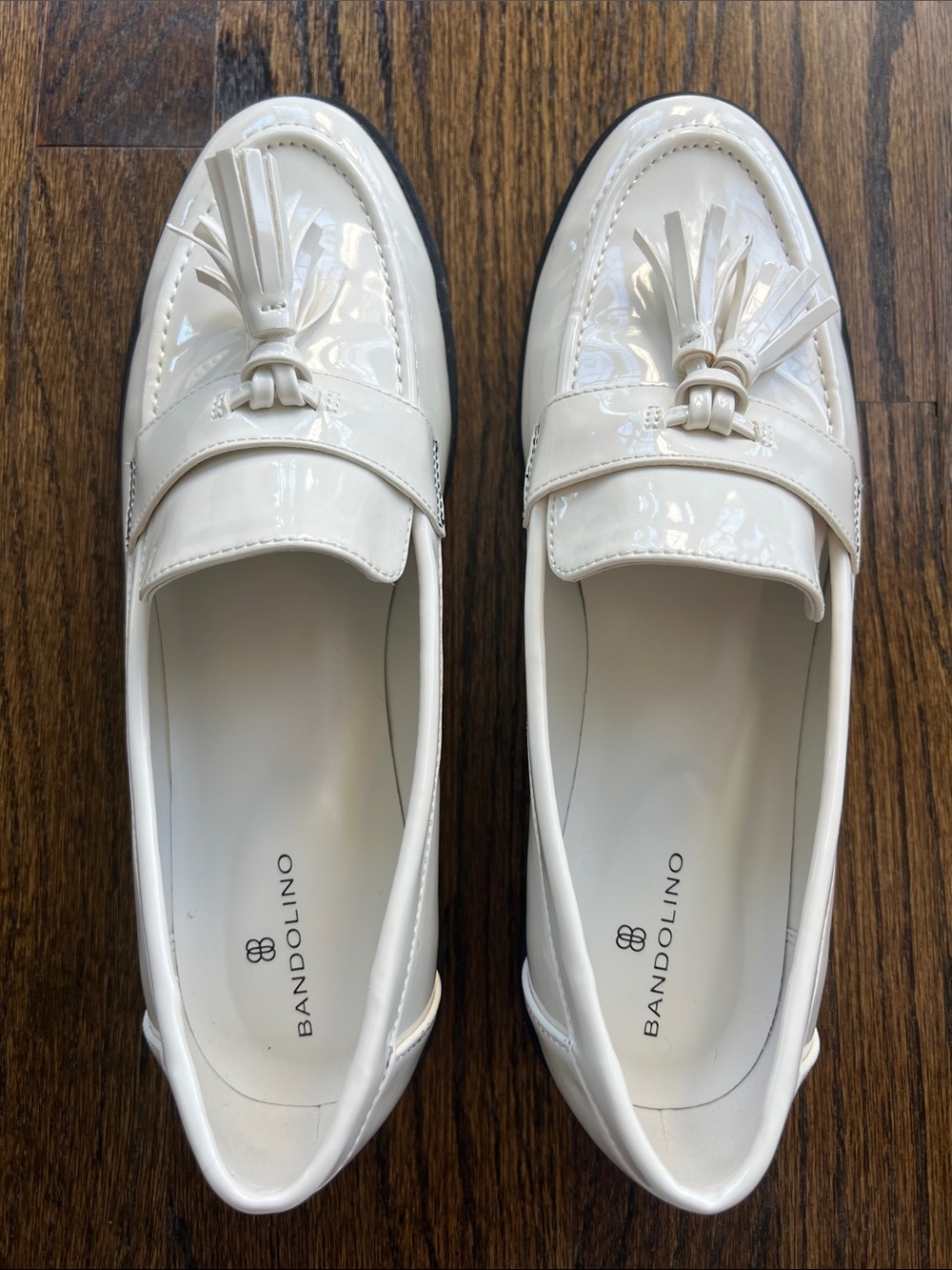 Bandolino White Loafers. Chunky Lug-Sole Fillup. Women’s Size 9.5.
